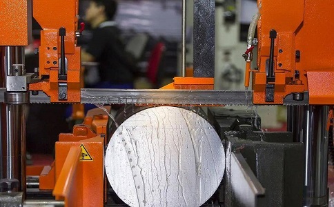 罗湖立式金属带锯床切削出现跑带故障解决方法！